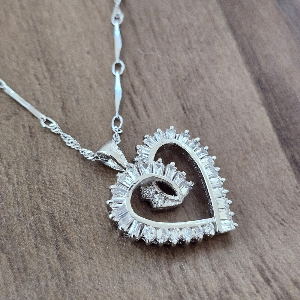 Silver jewelry necklace